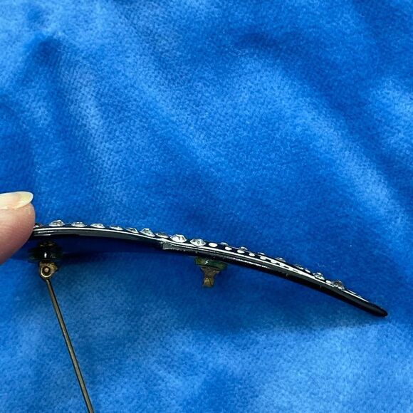 Antique brooch - diamanté set into black plastic with hand painted detail - Picture 10 of 11